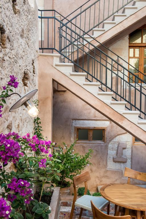 Hotel Off Chania  Bagian luar foto