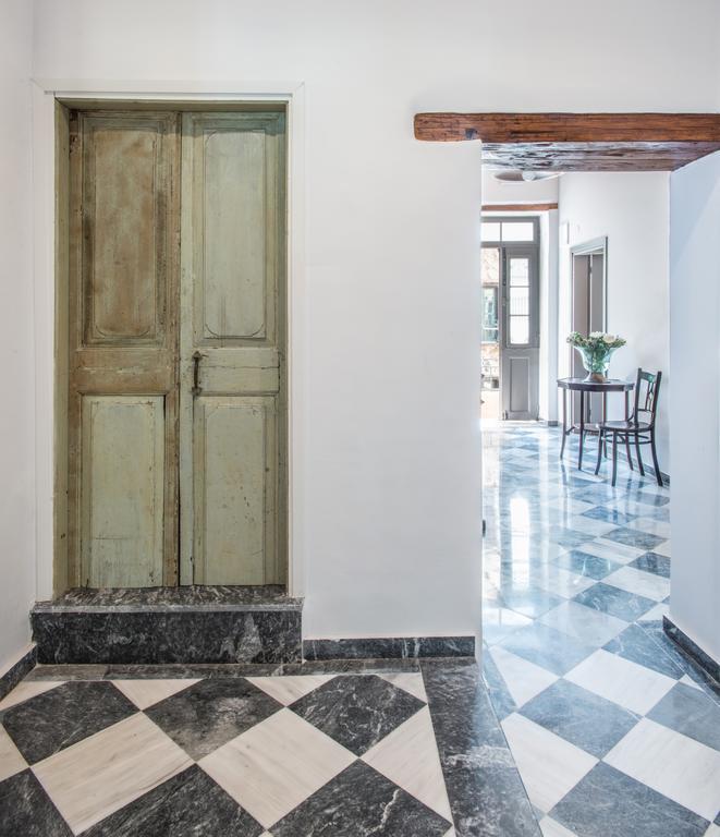 Hotel Off Chania  Bagian luar foto
