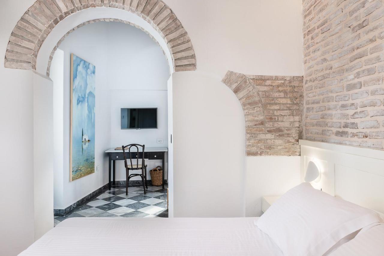 Hotel Off Chania  Bagian luar foto
