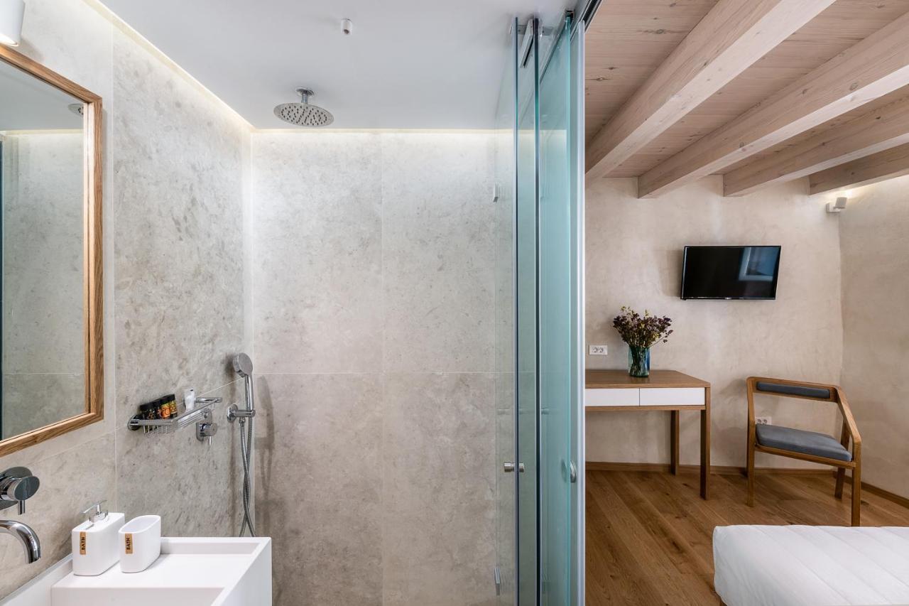 Hotel Off Chania  Bagian luar foto
